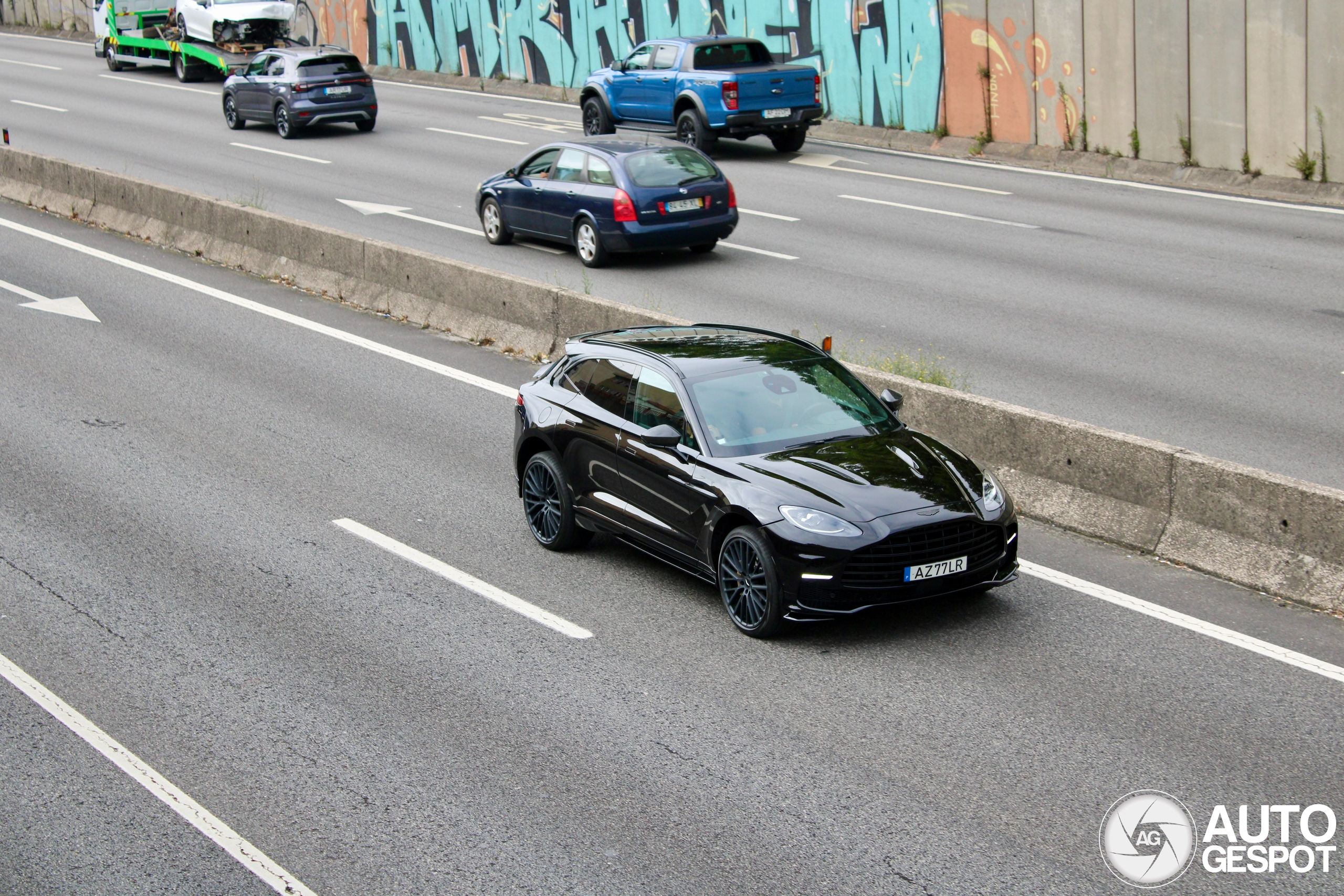 Aston Martin DBX707