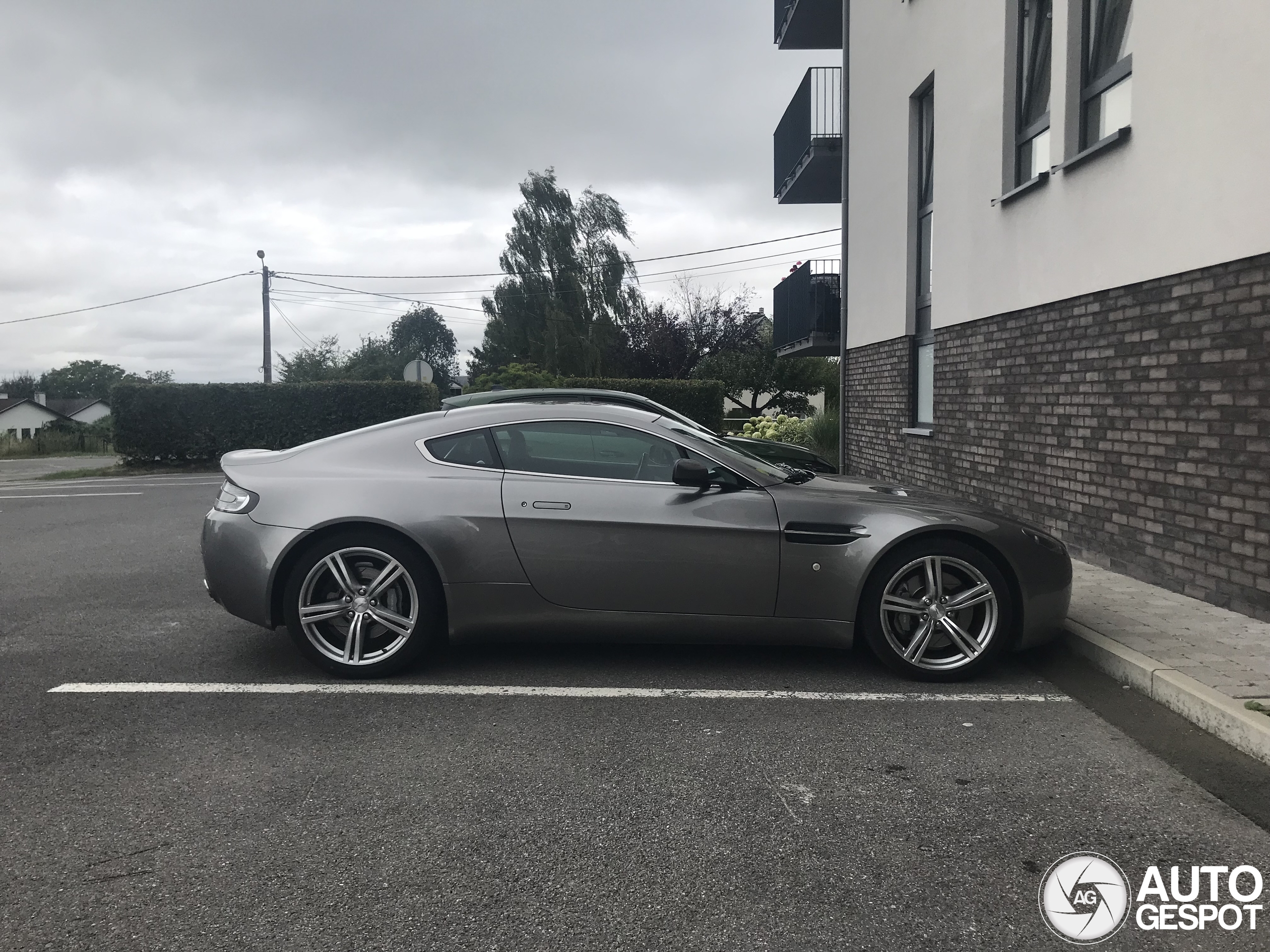 Aston Martin V8 Vantage