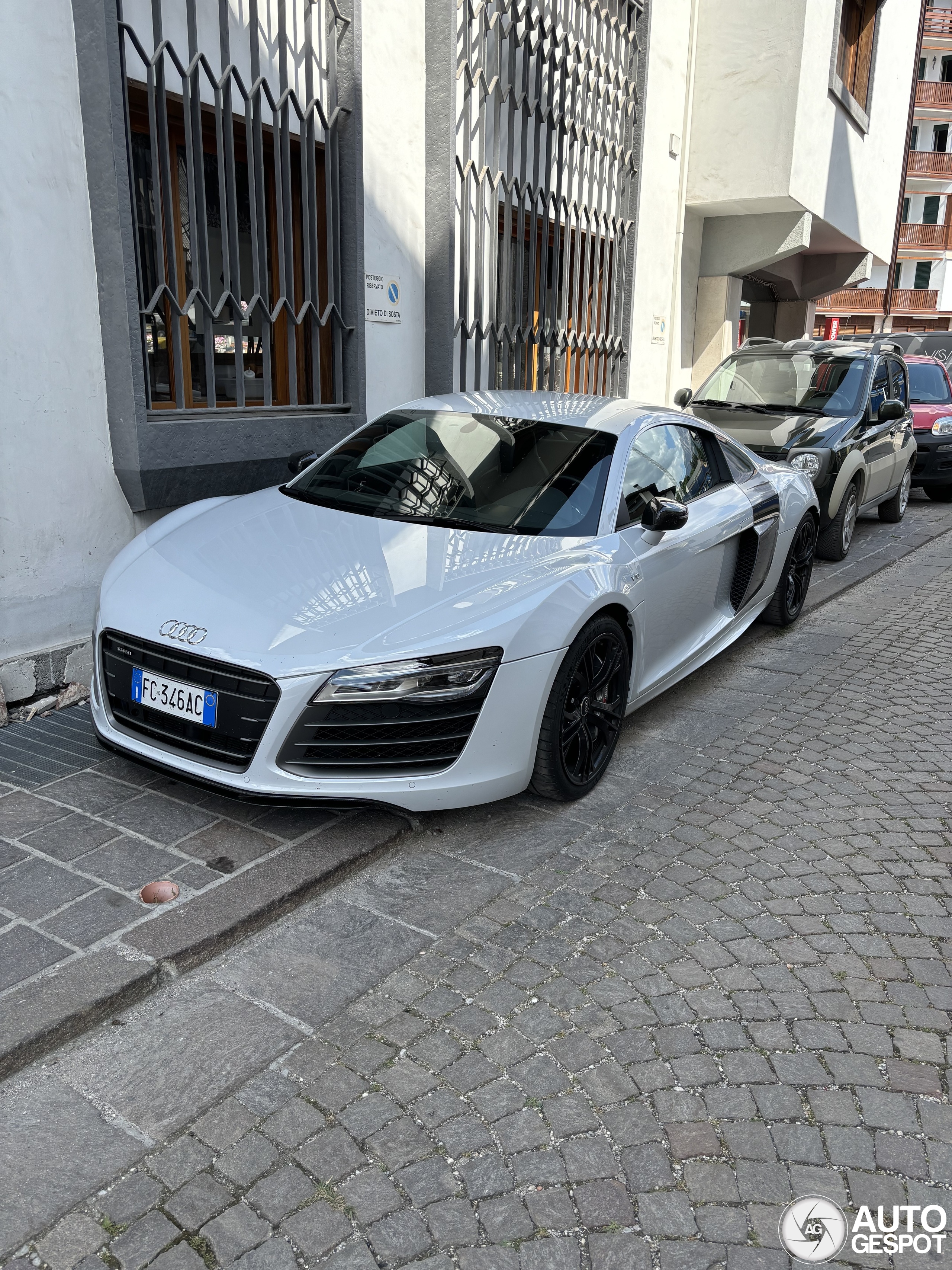 Audi R8 V10 Plus 2013