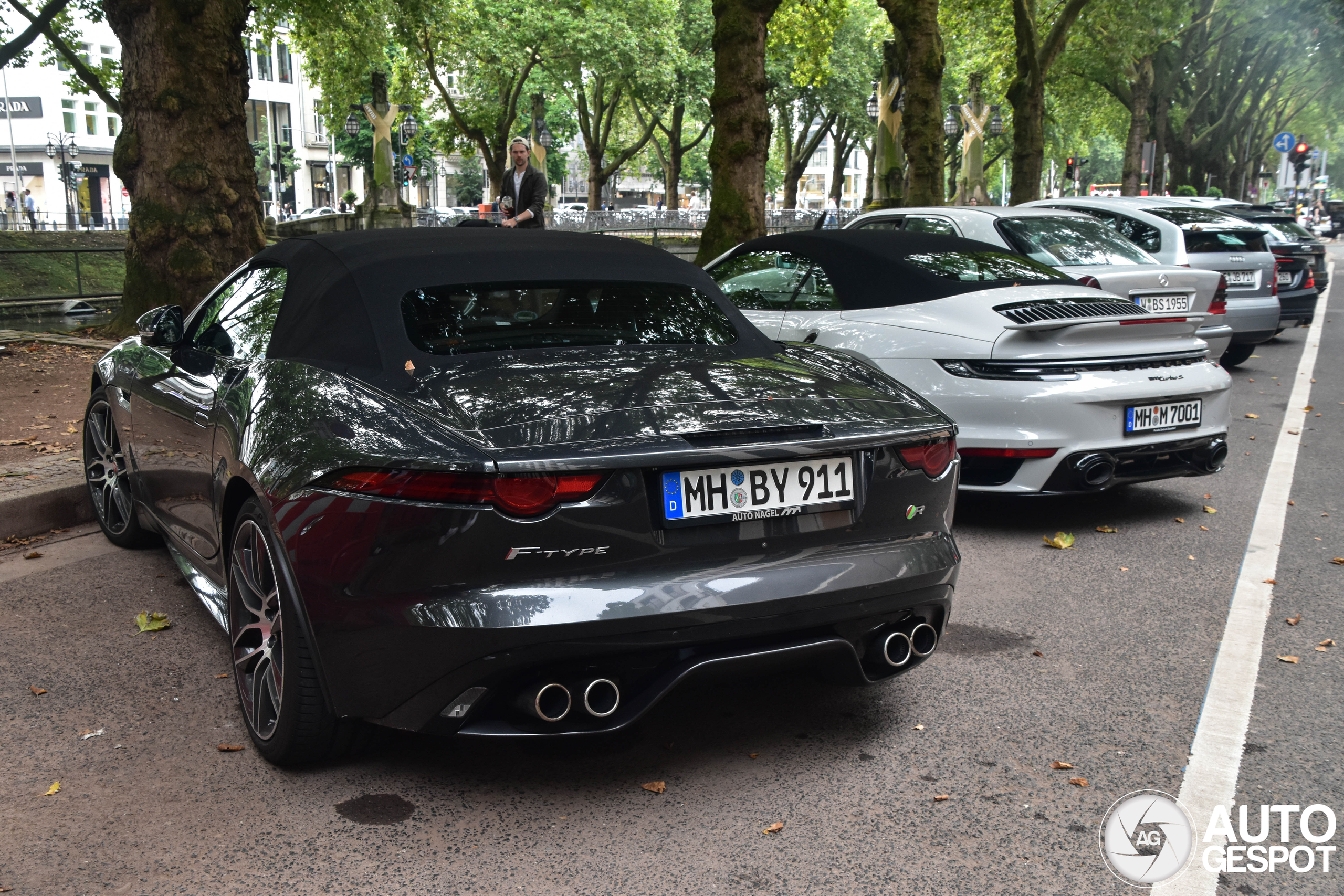 Jaguar F-TYPE R Convertible 2017