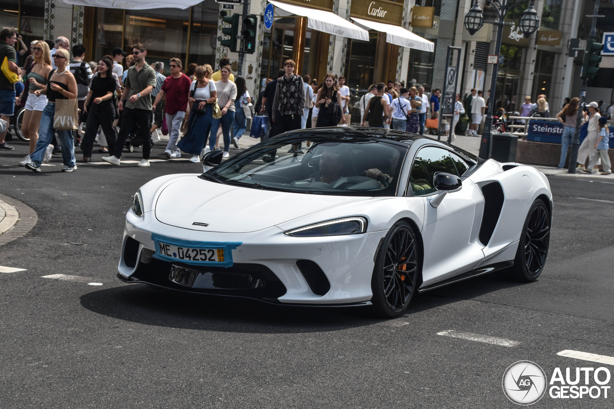 McLaren GT