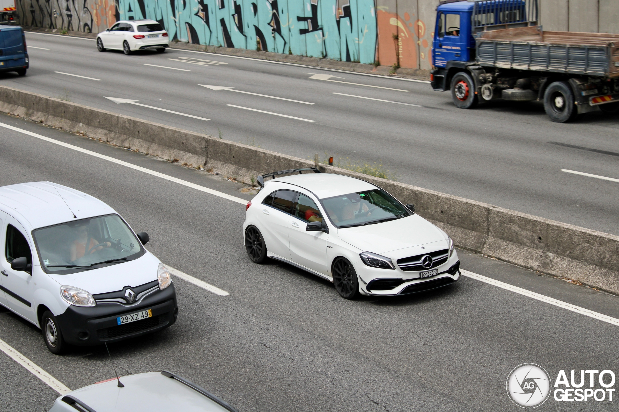 Mercedes-AMG A 45 W176 2015