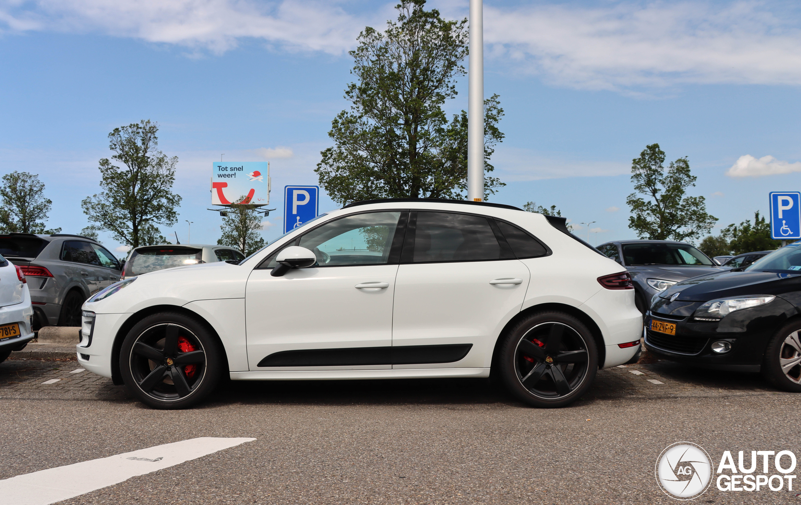 Porsche 95B Macan GTS