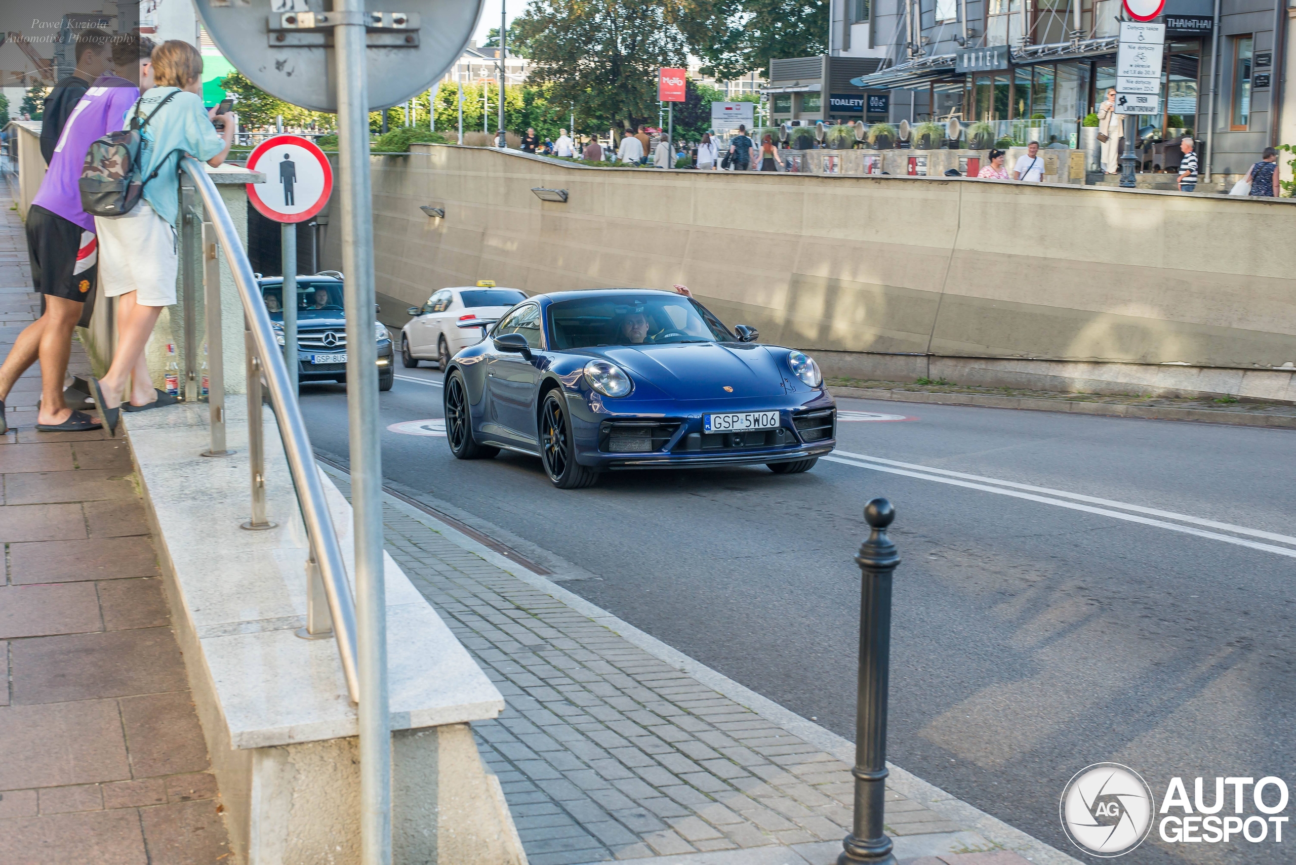 Porsche 992 Carrera 4 GTS