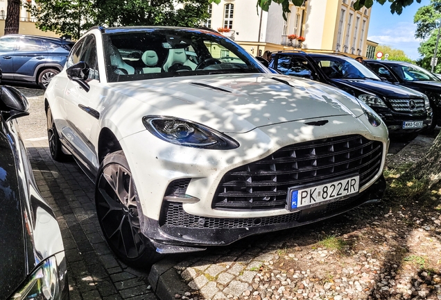 Aston Martin DBX707