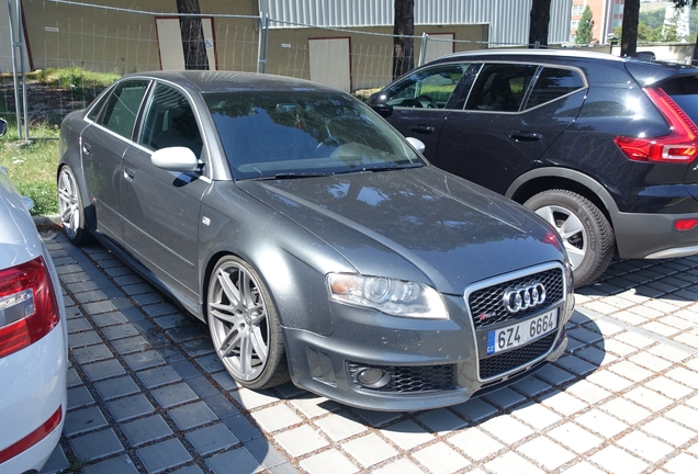 Audi RS4 Sedan