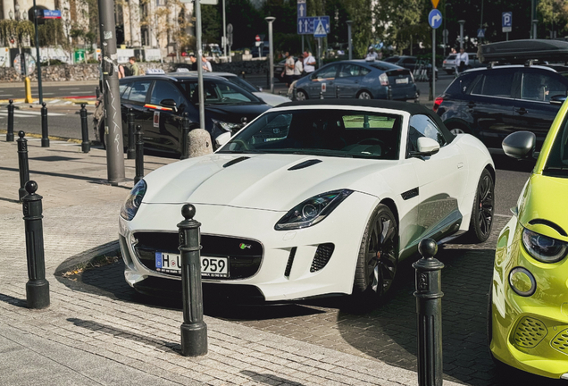 Jaguar F-TYPE R Convertible 2017