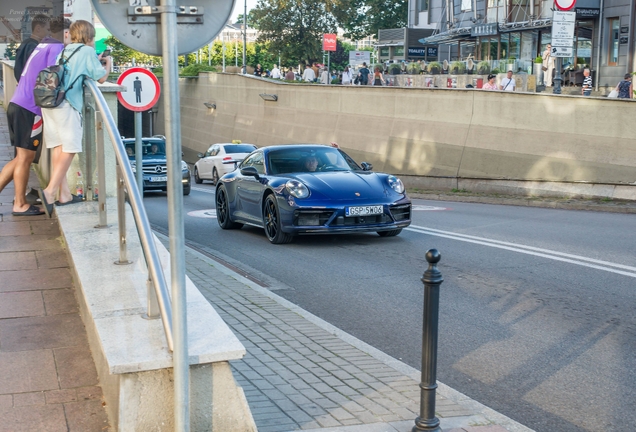 Porsche 992 Carrera 4 GTS