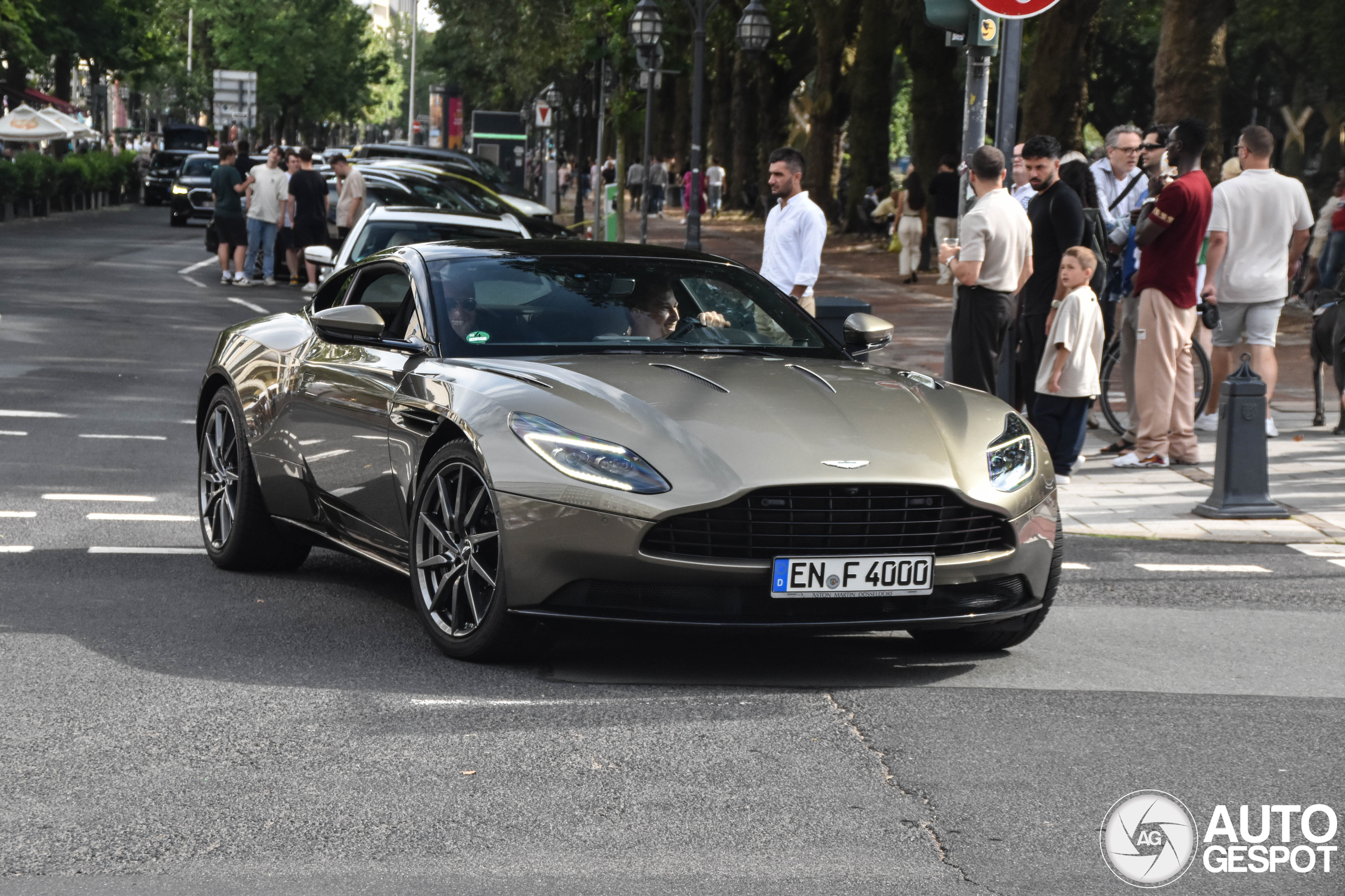 Aston Martin DB11