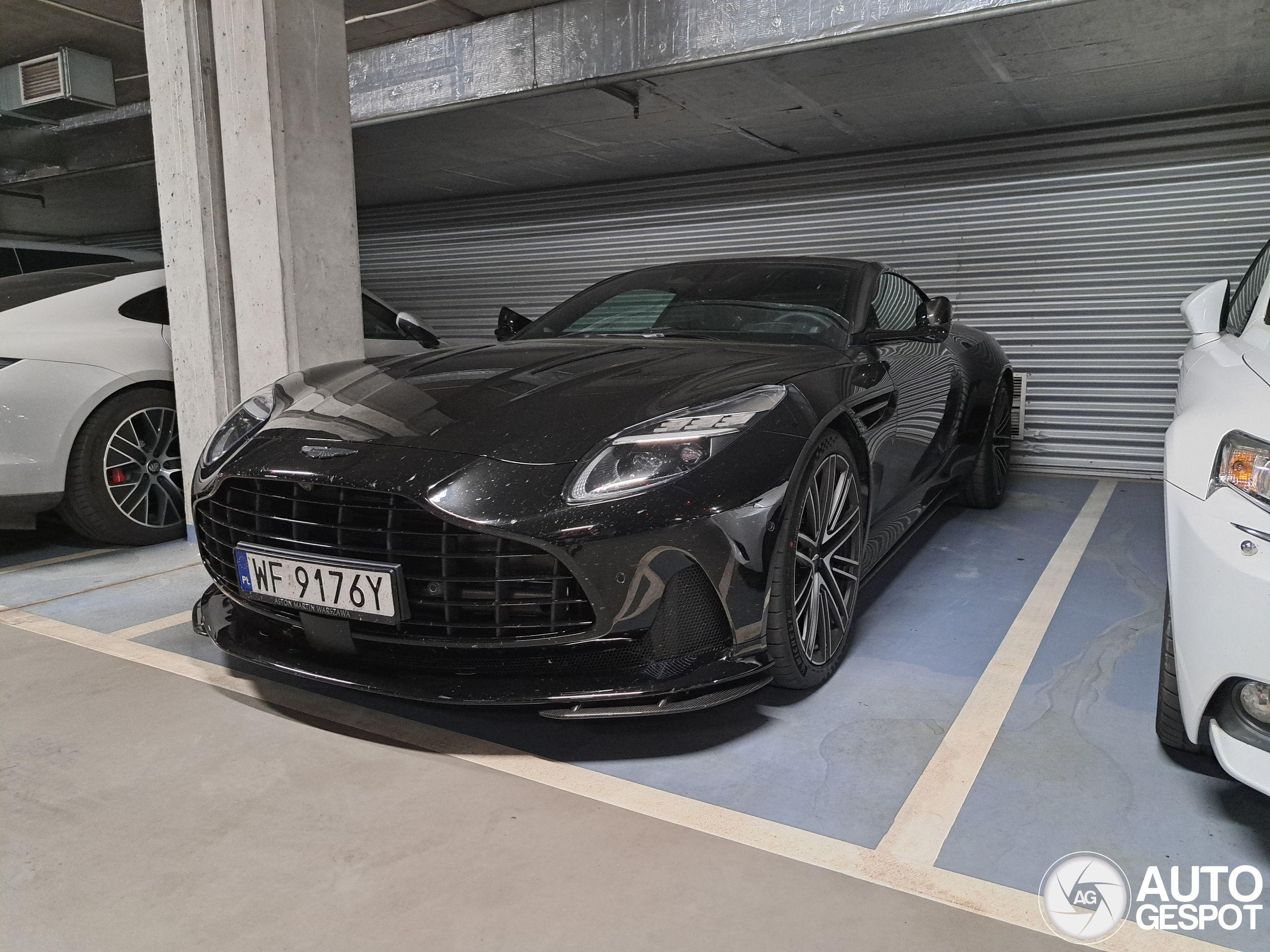 Aston Martin DB12