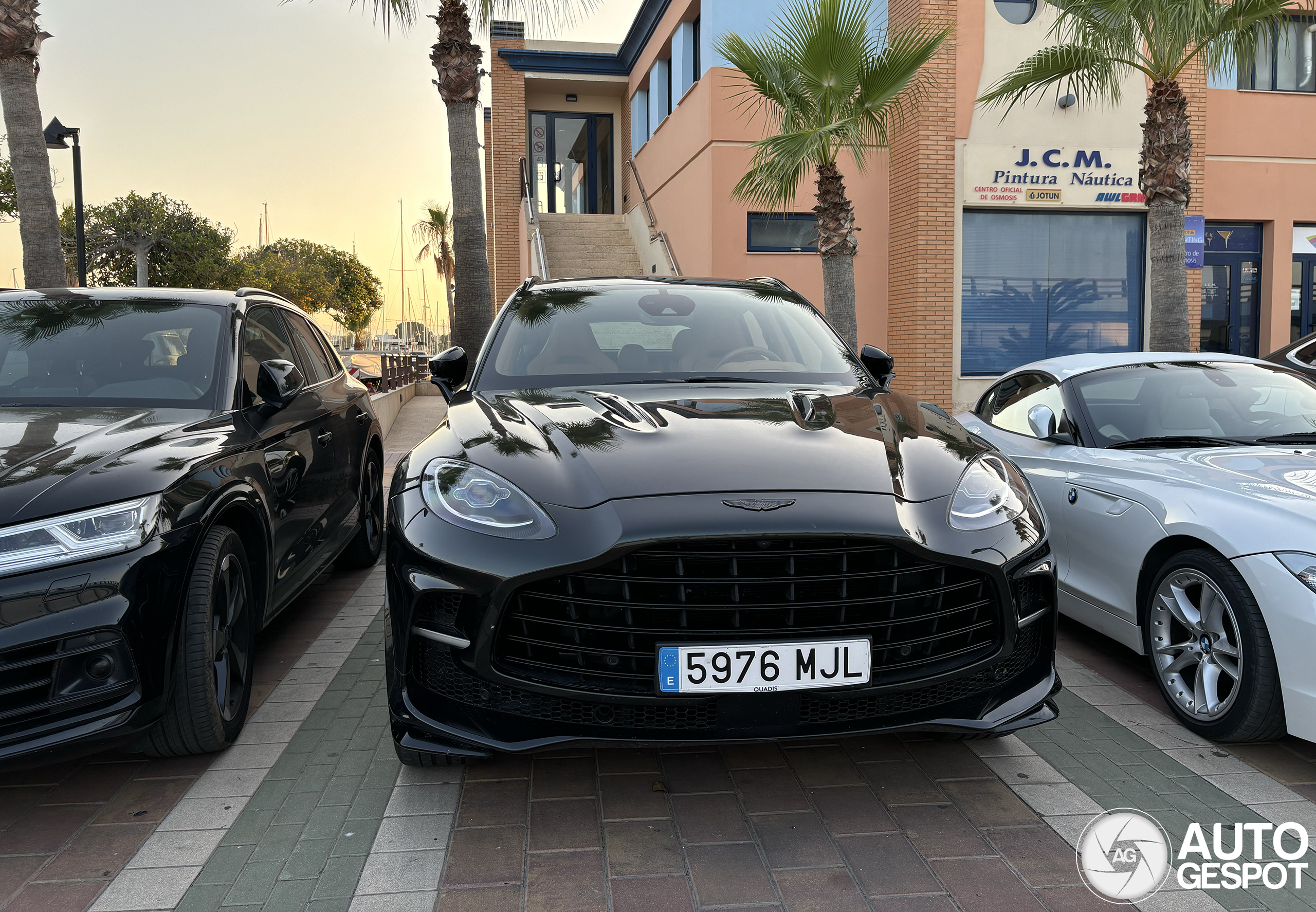 Aston Martin DBX707