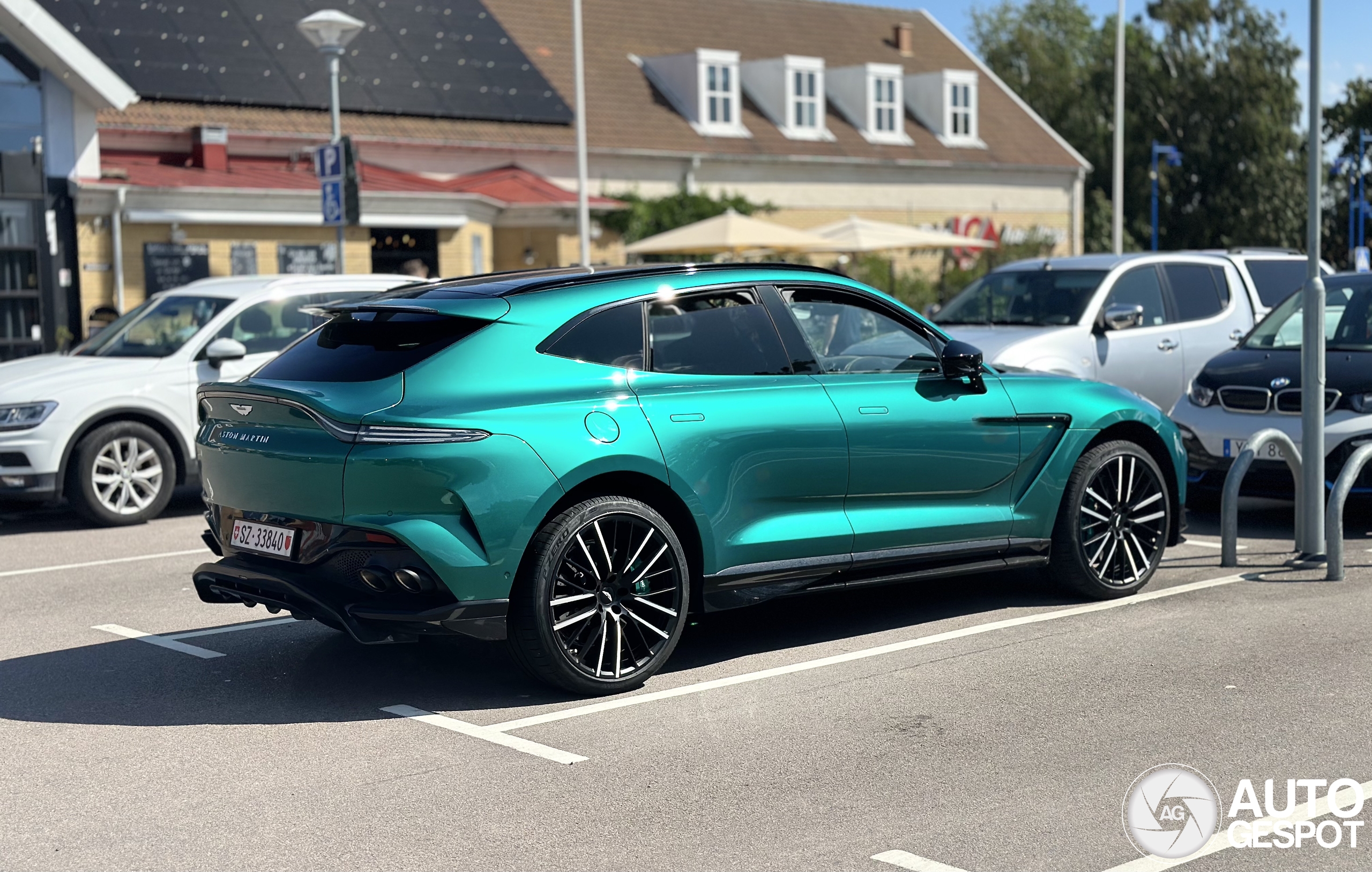 Aston Martin DBX707