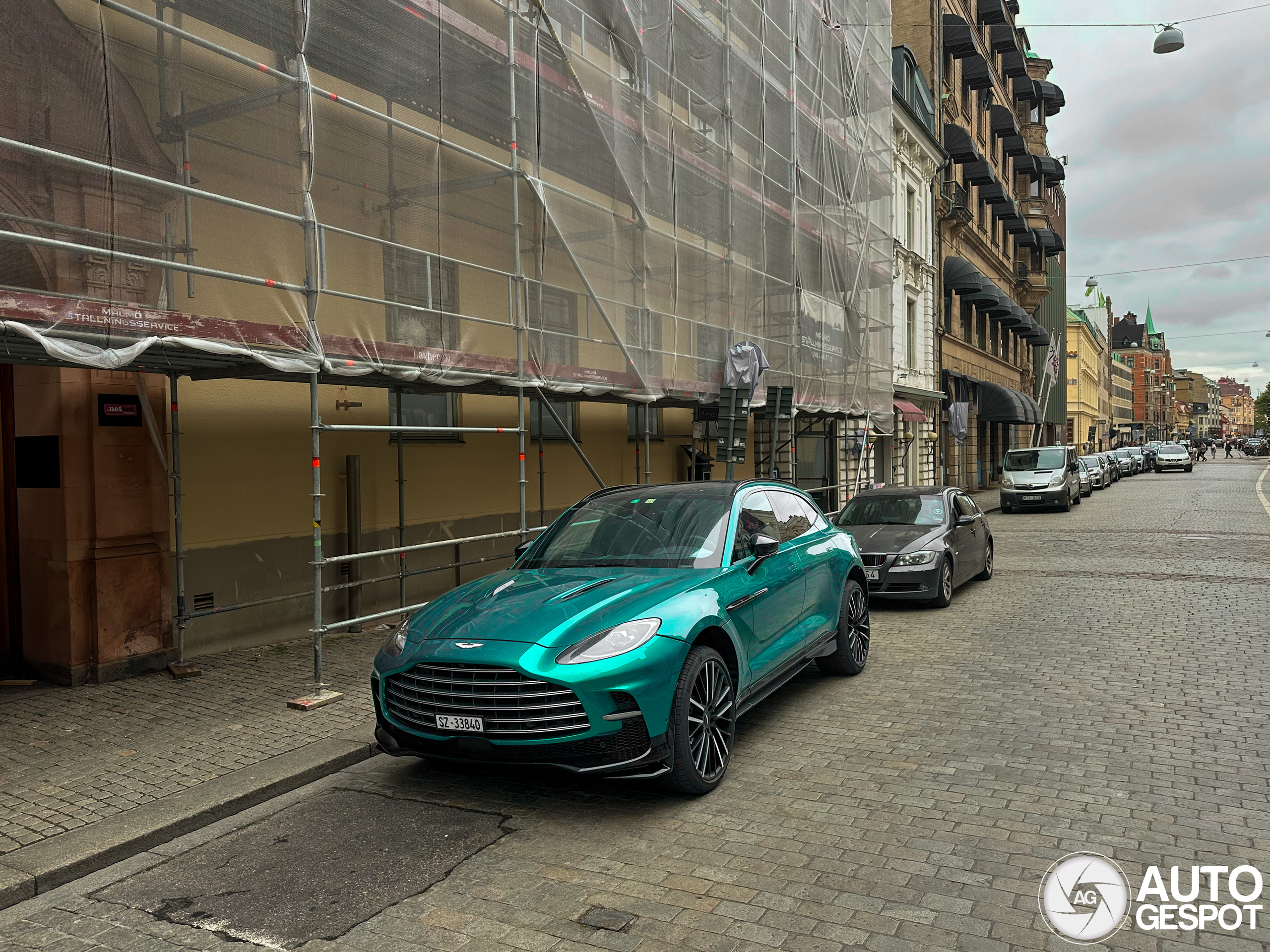 Aston Martin DBX707