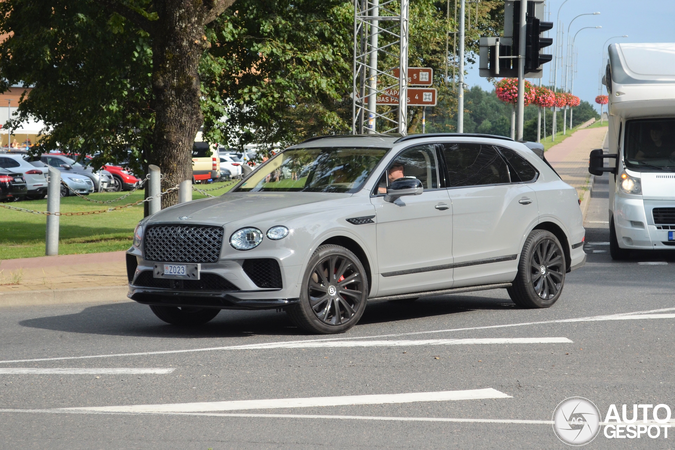 Bentley Bentayga EWB Mulliner