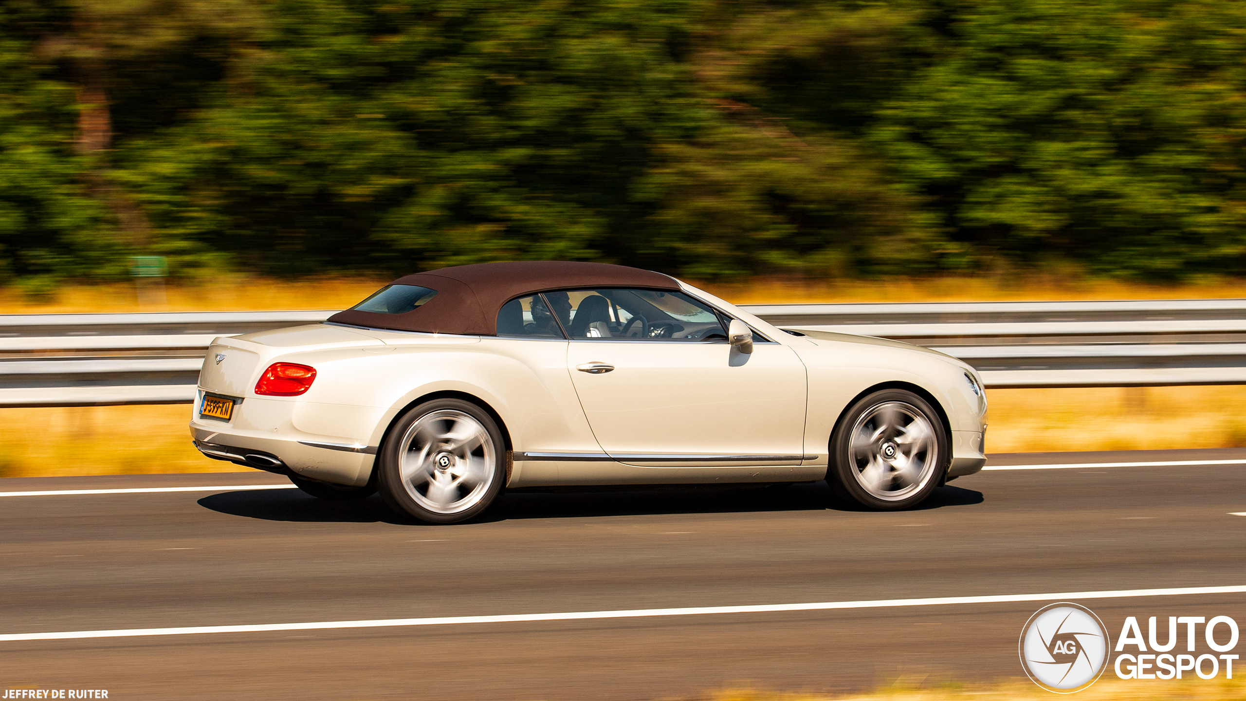 Bentley Continental GTC 2012