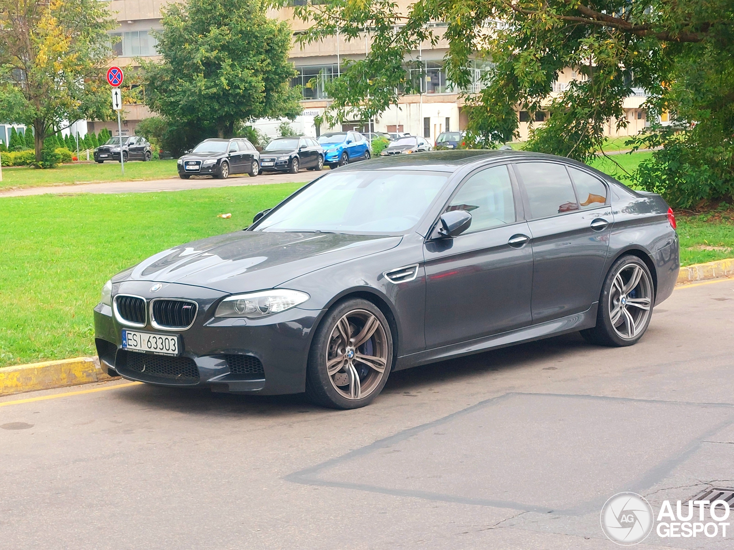 BMW M5 F10 2011