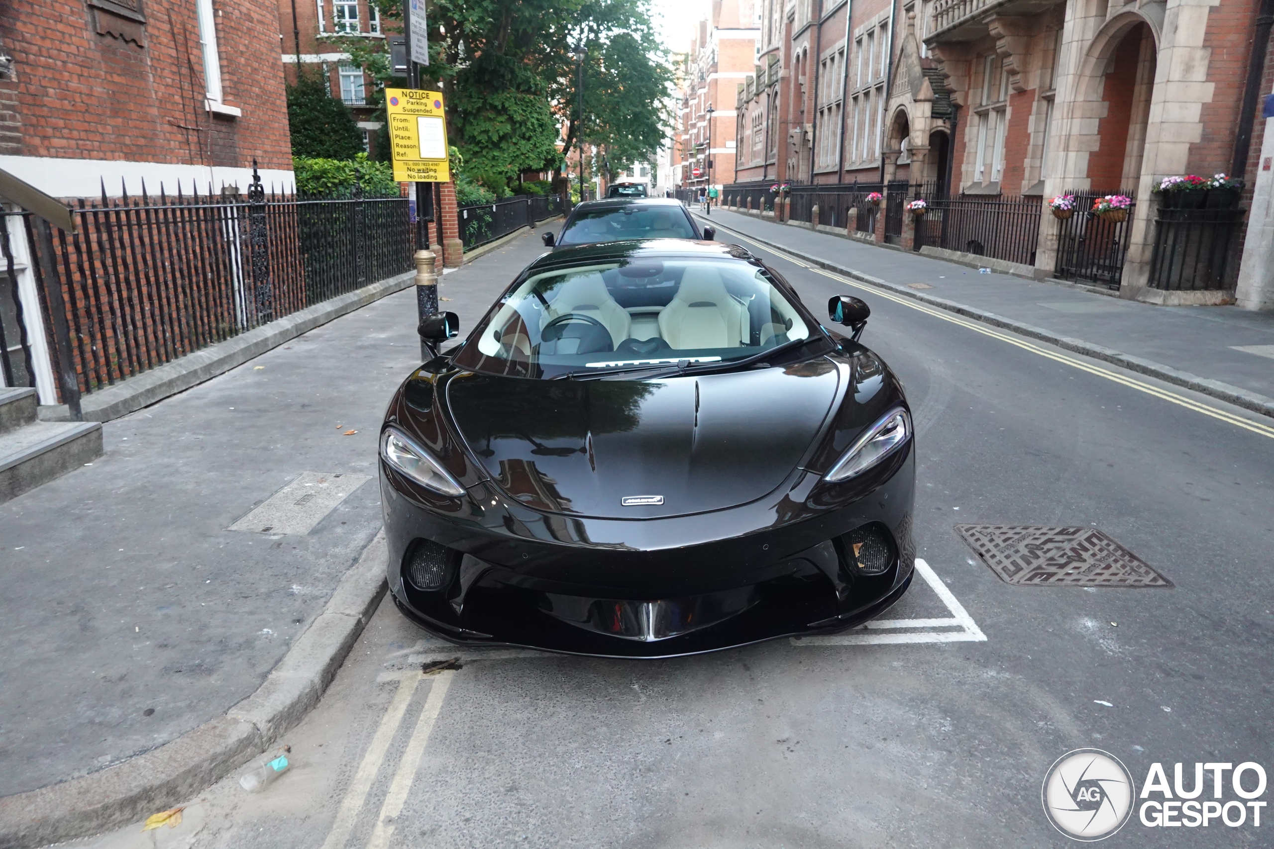 McLaren GT