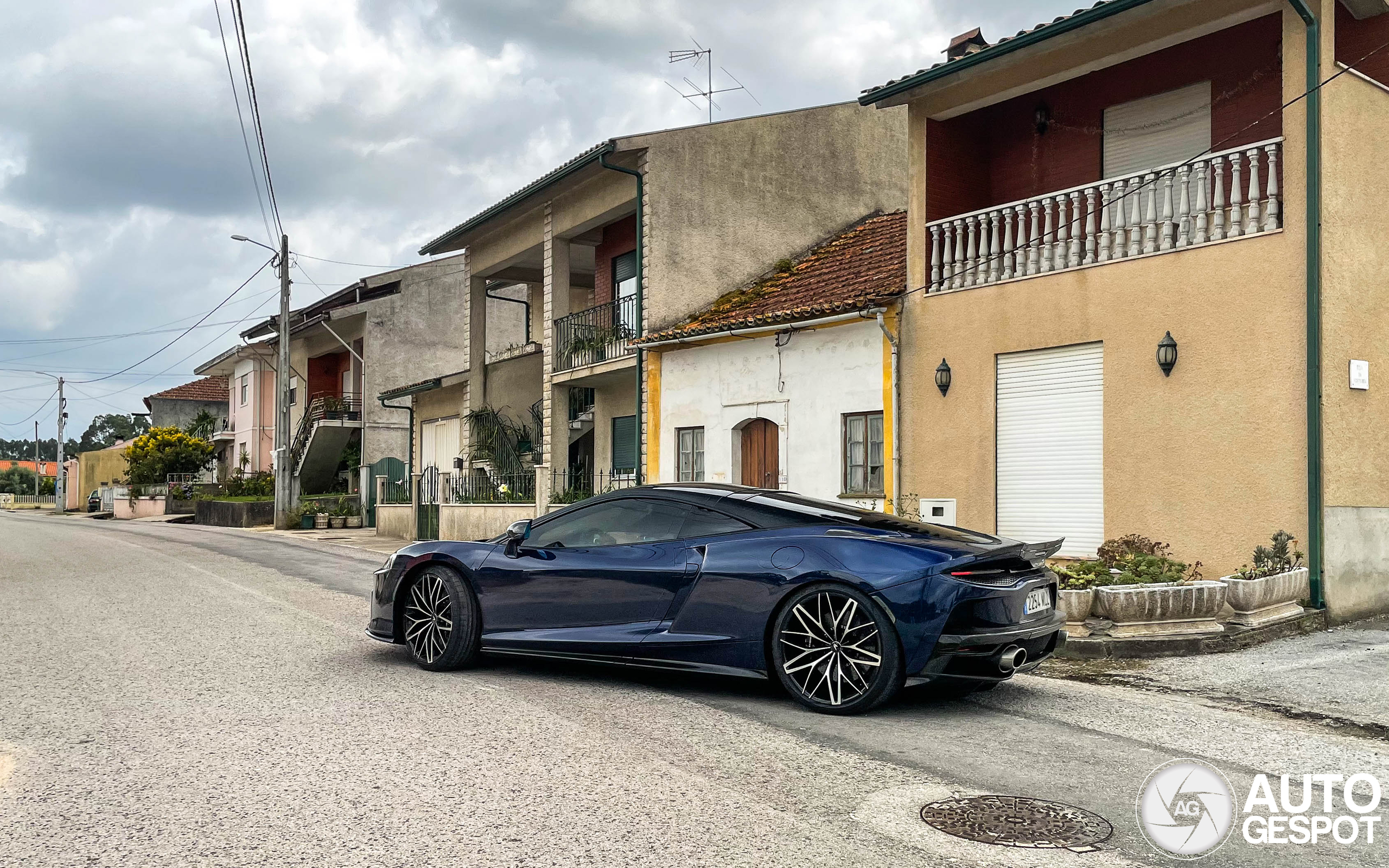 McLaren GT