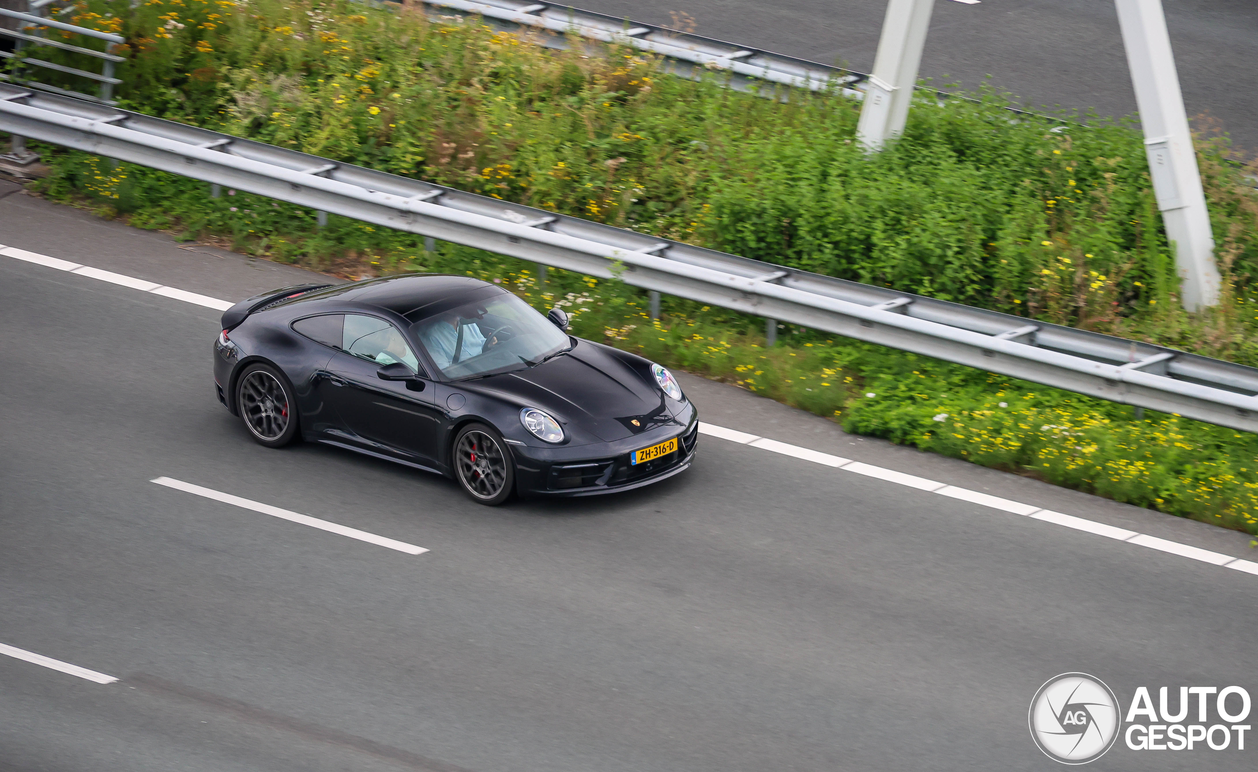 Porsche 992 Carrera 4S