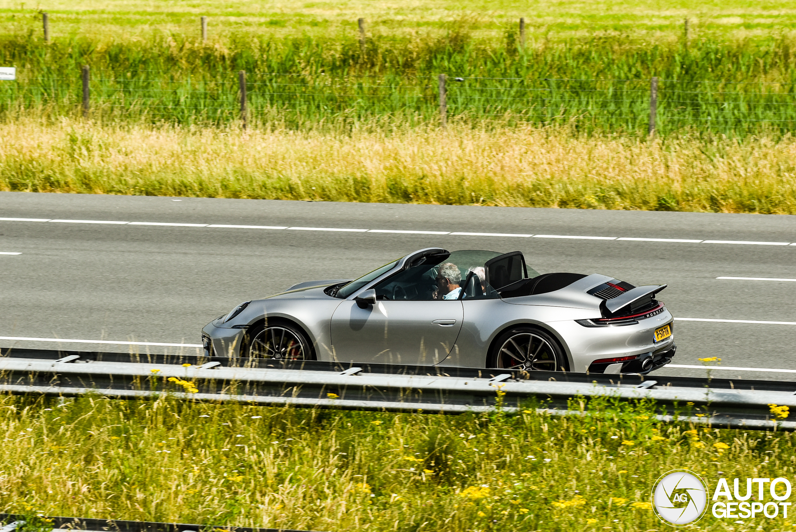 Porsche 992 Carrera 4S Cabriolet