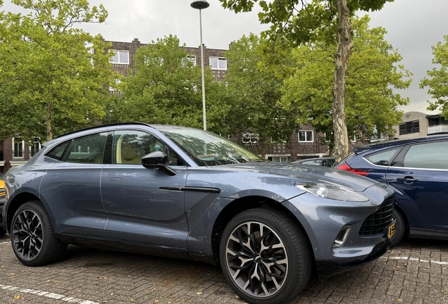 Aston Martin DBX