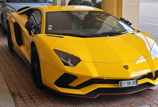 Lamborghini Aventador S LP740-4