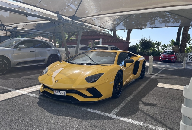 Lamborghini Aventador S LP740-4