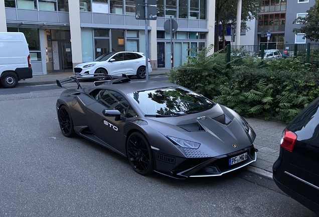 Lamborghini Huracán LP640-2 STO