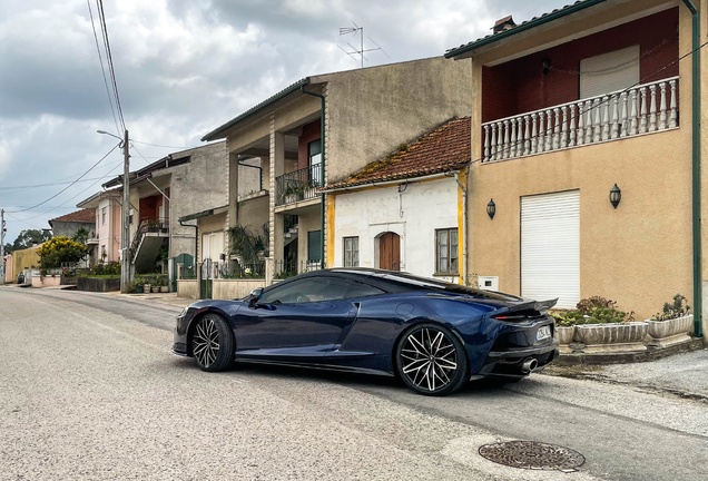 McLaren GT