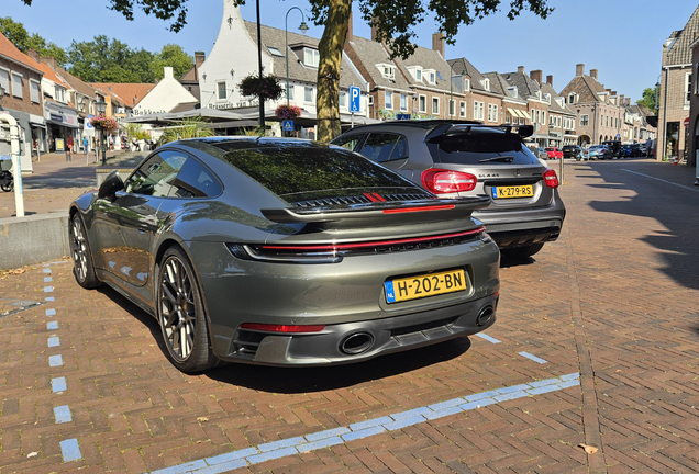 Porsche 992 Carrera 4S