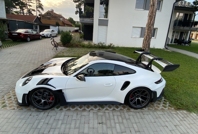 Porsche 992 GT3 RS Weissach Package