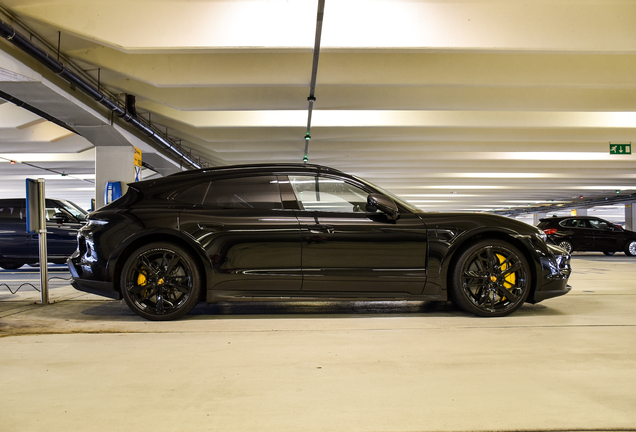 Porsche Taycan Turbo S Cross Turismo