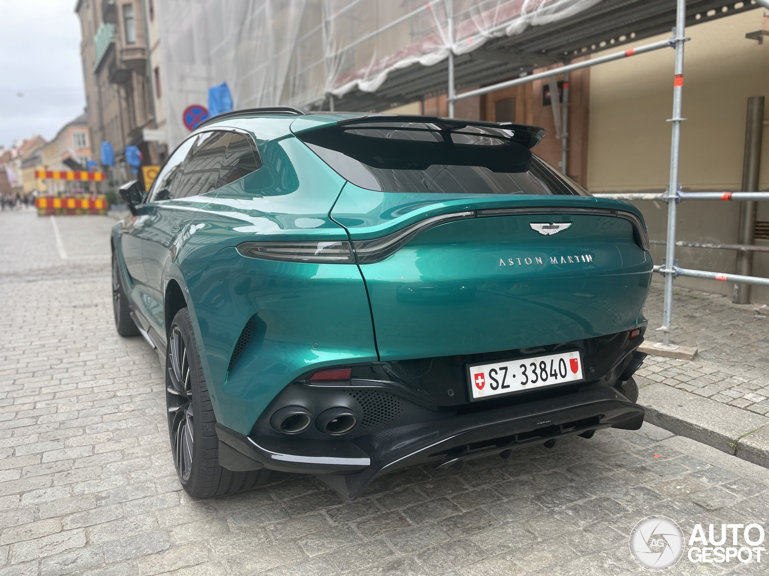 Aston Martin DBX707