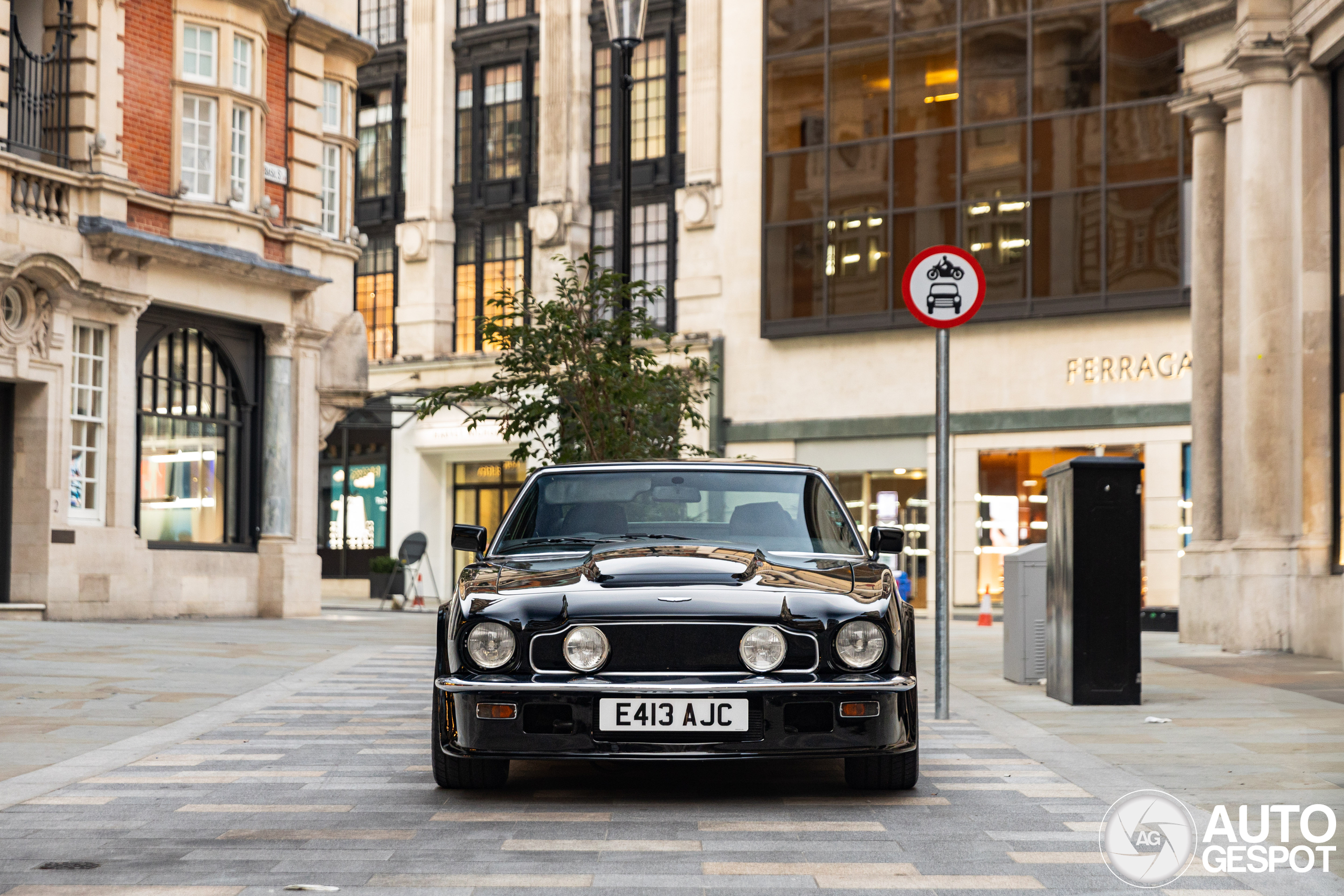 Aston Martin V8 Vantage 1977-1989