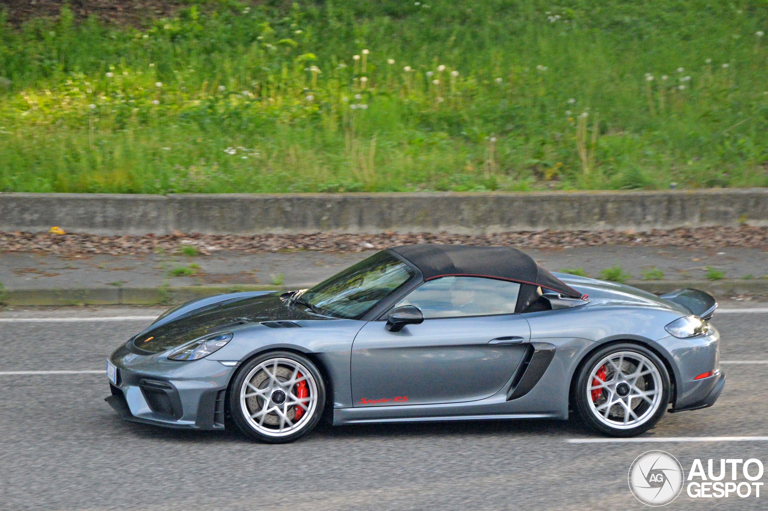 Porsche 718 Spyder RS Weissach Package