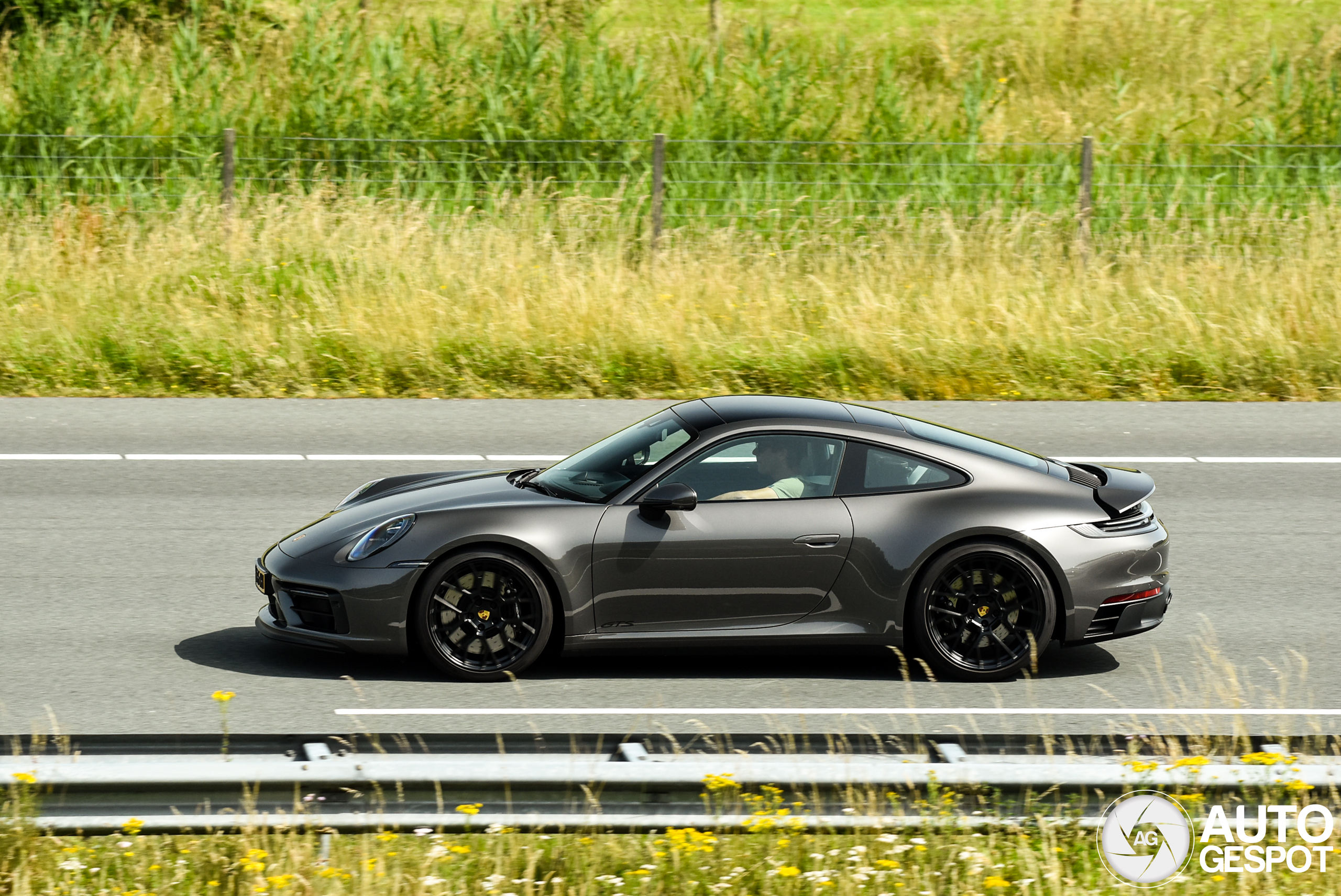 Porsche 992 Carrera 4 GTS