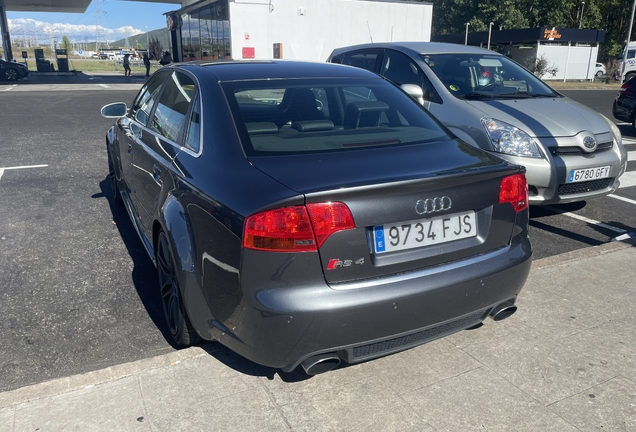 Audi RS4 Sedan