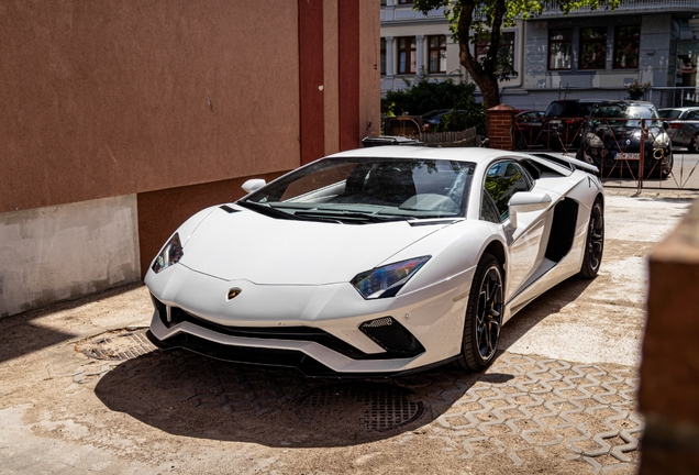 Lamborghini Aventador LP700-4