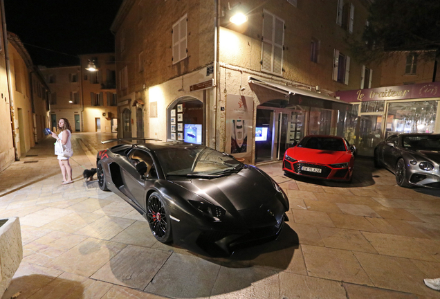 Lamborghini Aventador LP700-4 Roadster