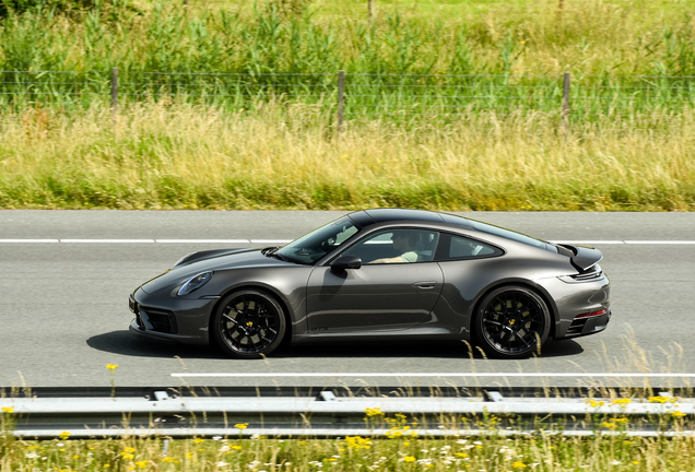 Porsche 992 Carrera 4 GTS