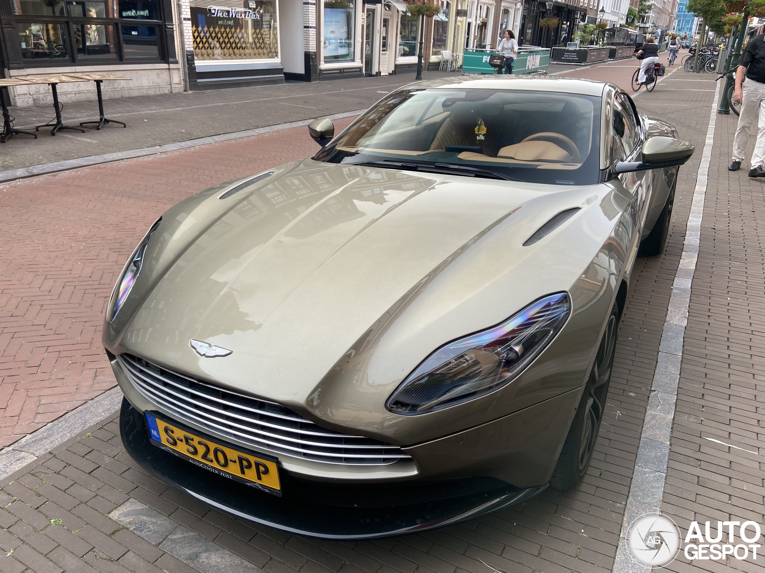 Aston Martin DB11 V8