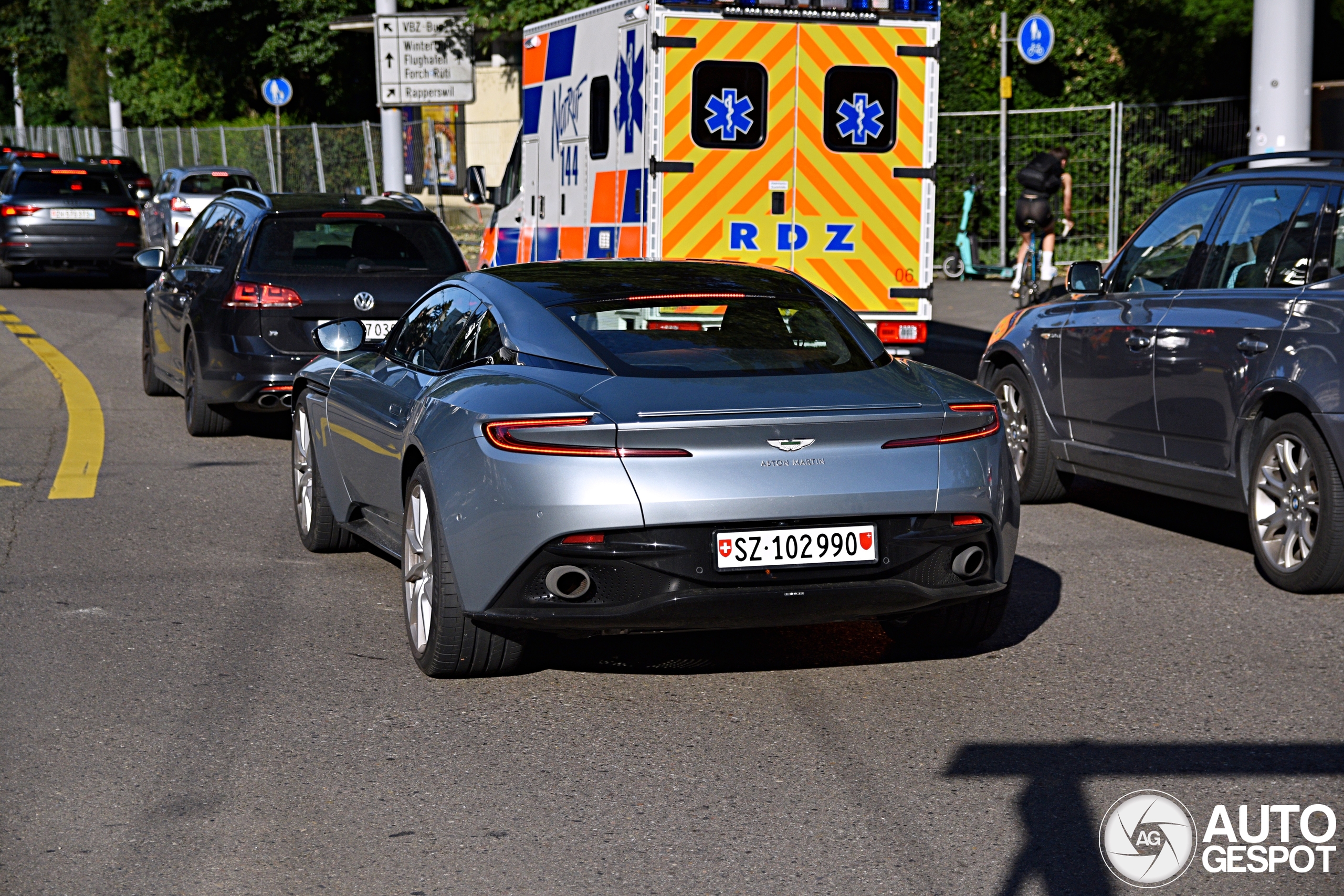 Aston Martin DB11 V8