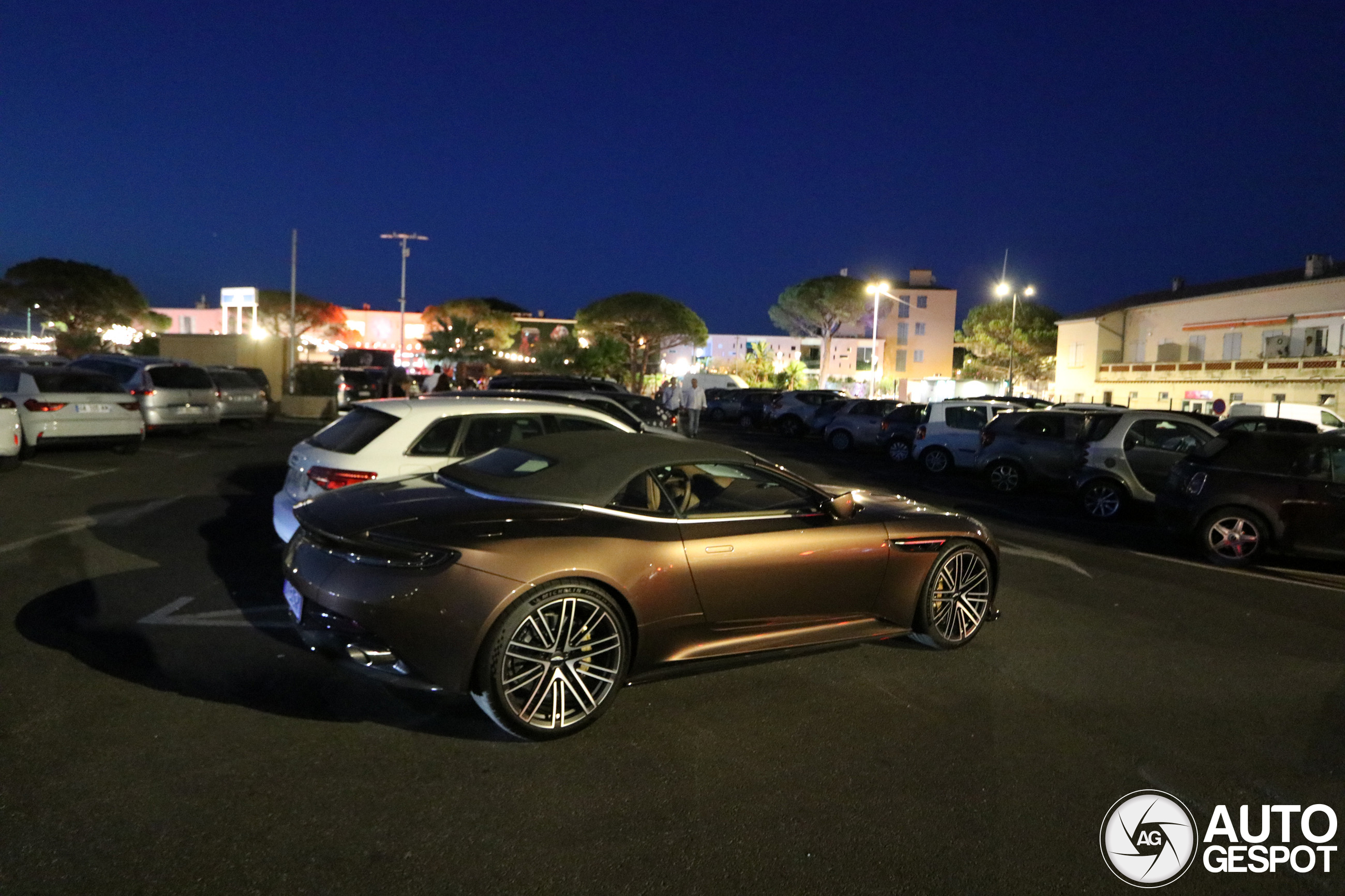 Aston Martin DB12 Volante