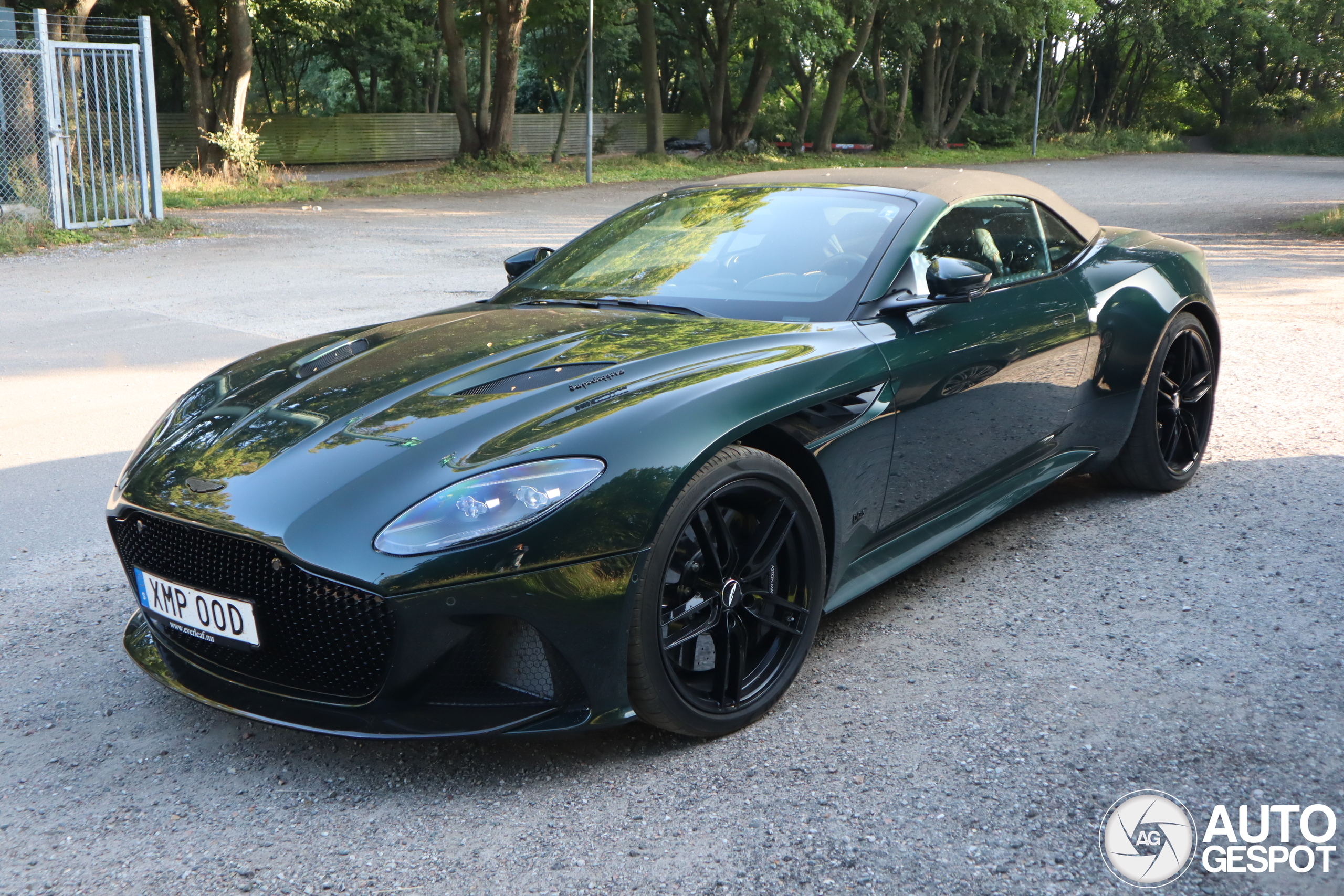 Aston Martin DBS Superleggera Volante