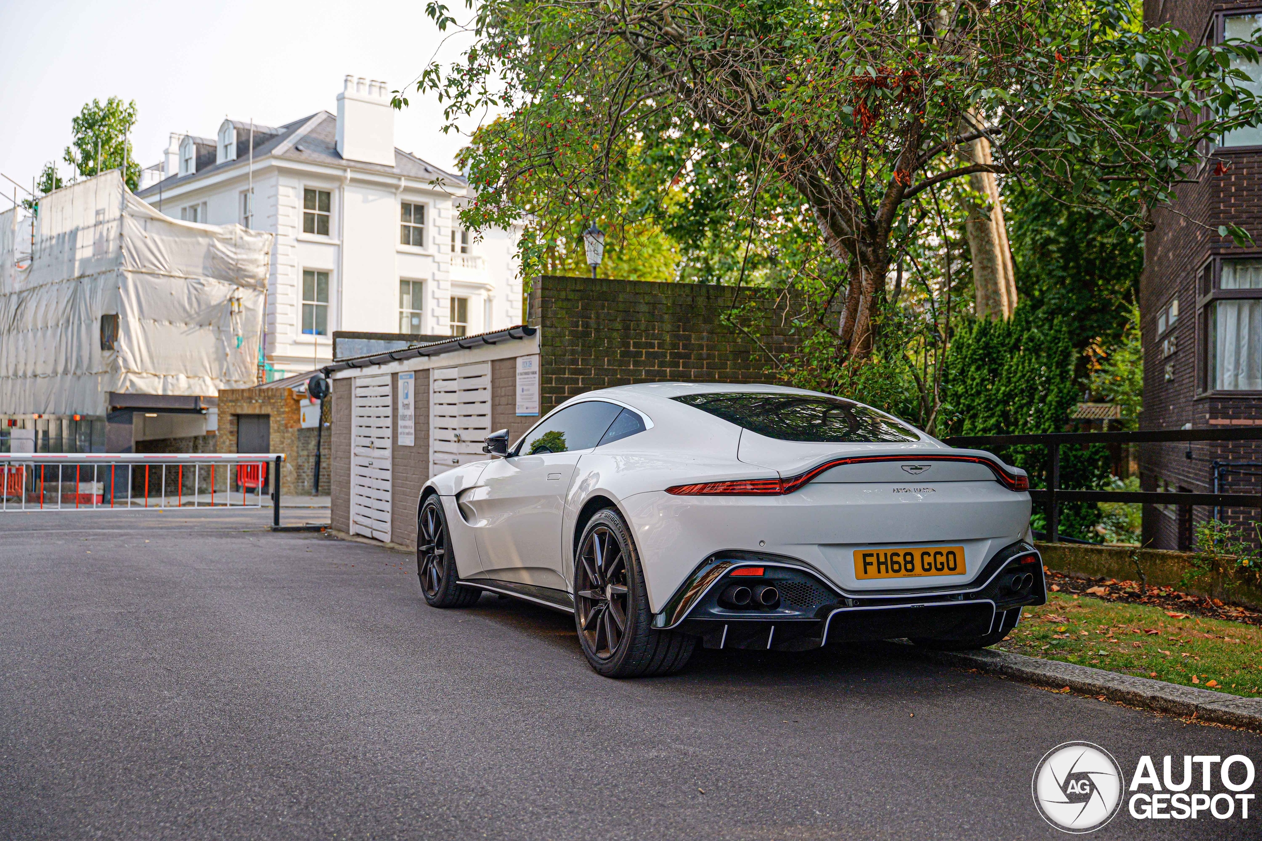 Aston Martin V8 Vantage 2018