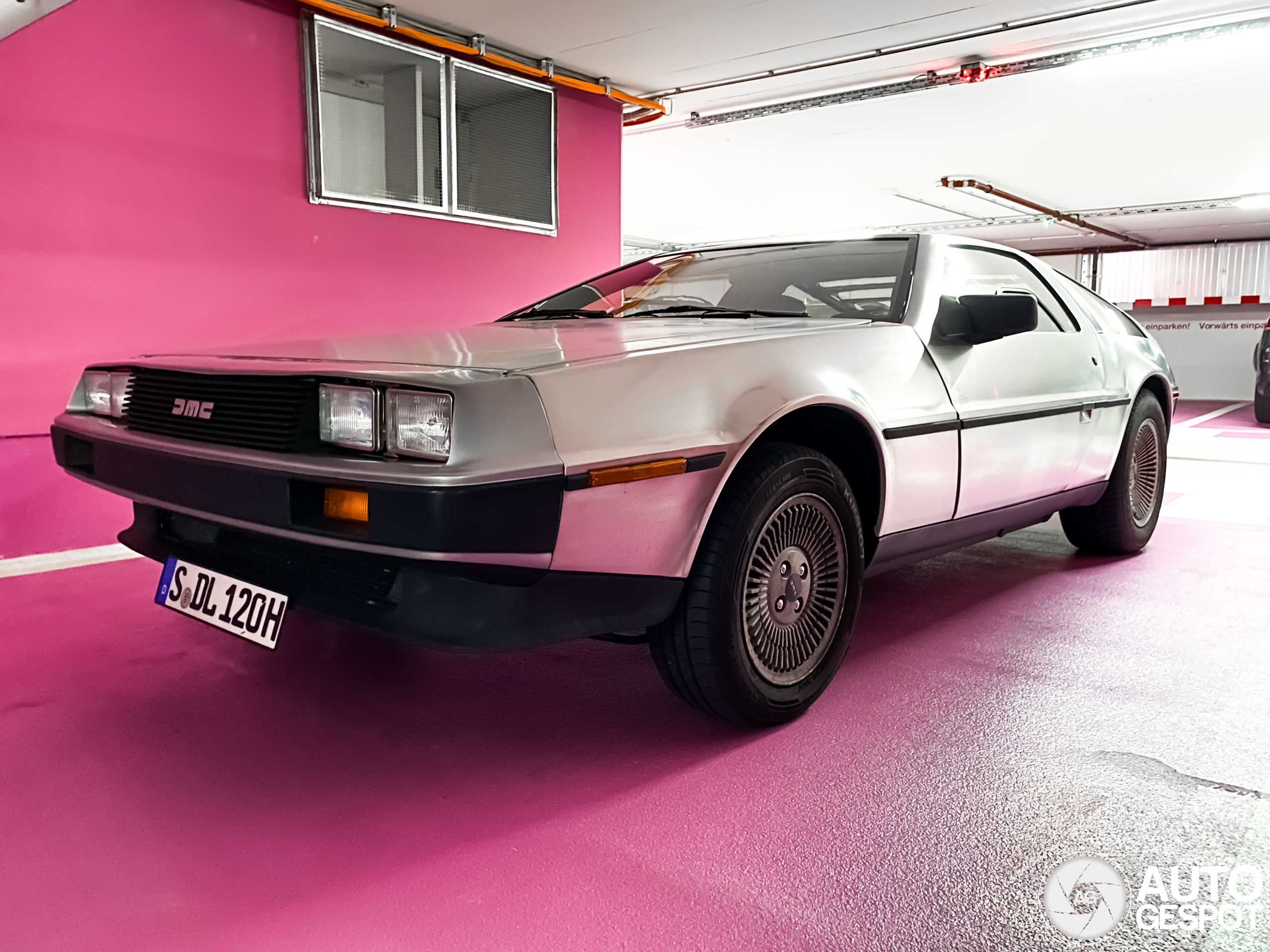 DeLorean DMC-12