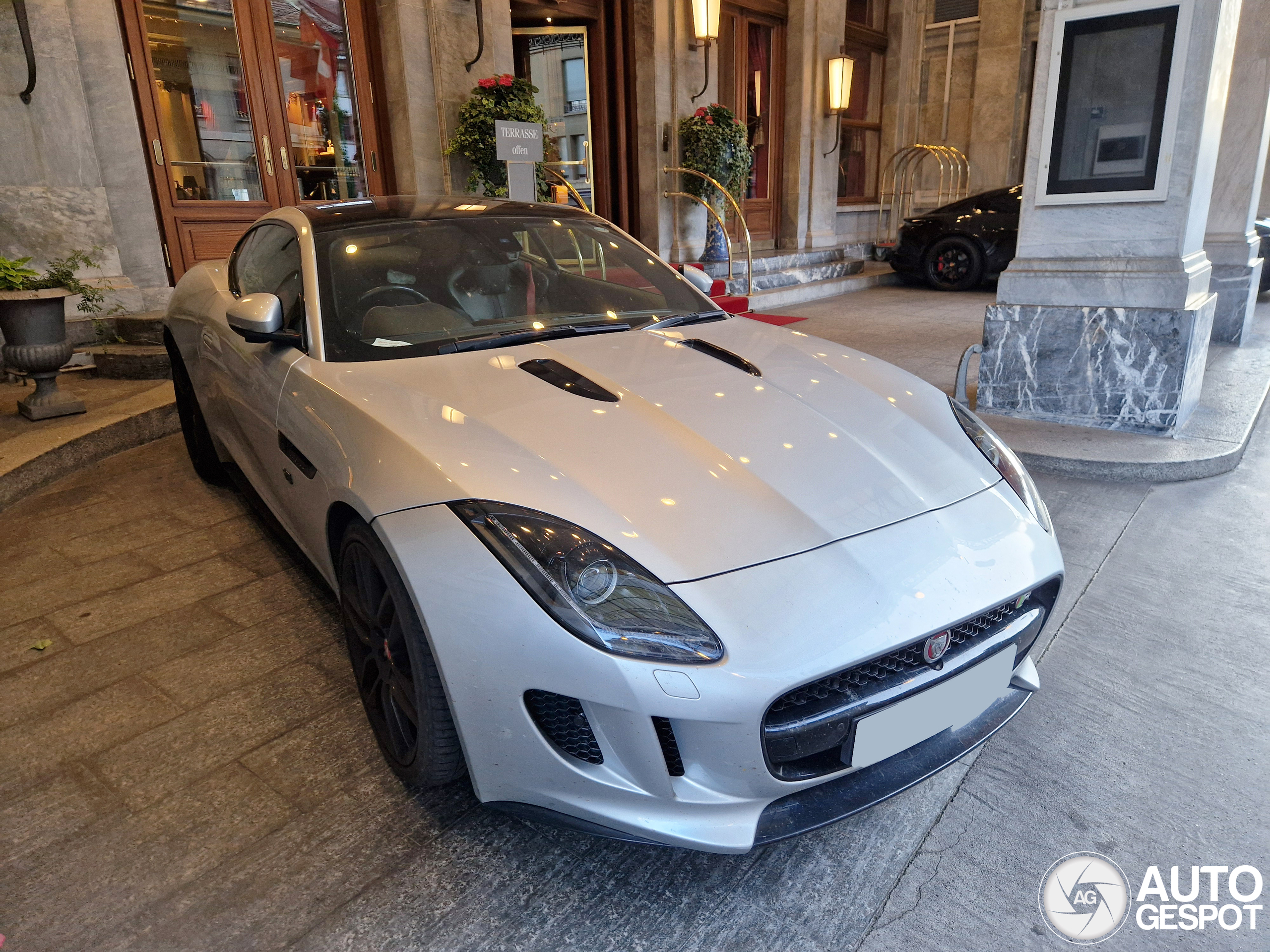 Jaguar F-TYPE R Coupé