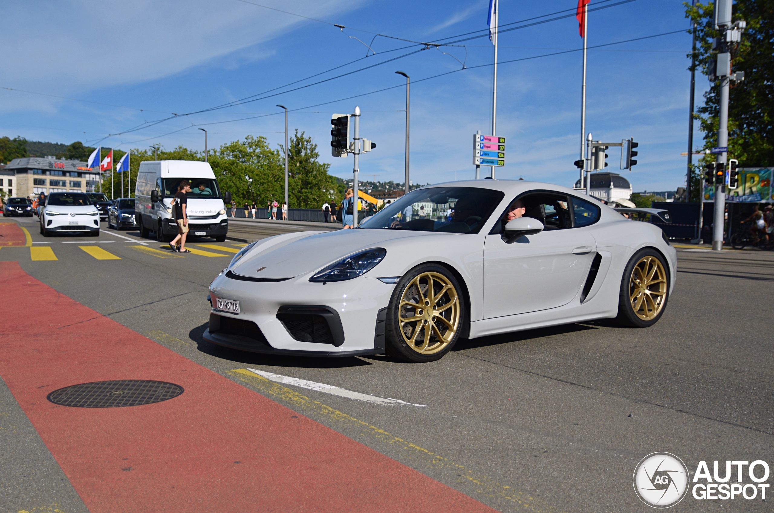 Porsche 718 Cayman GT4