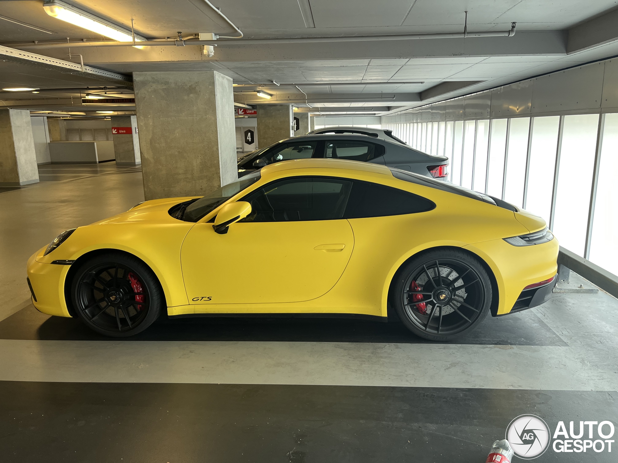 Porsche 992 Carrera 4 GTS