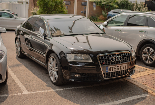 Audi S8 D3